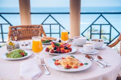 Restaurant/places to eat, Buffet breakfast