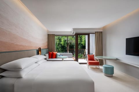 Bed, TV and multimedia, Coffee/tea facilities, View (from property/room), Living room, Photo of the whole room, Seating area, Bedroom