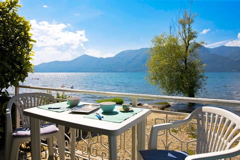 Balcony/Terrace, Lake view, Mountain view