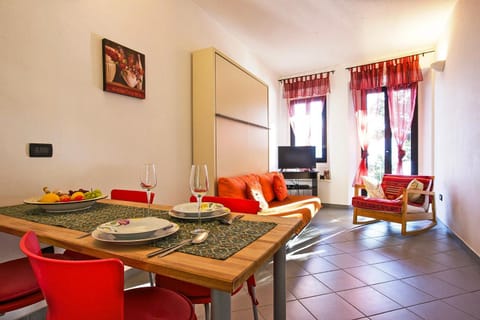 TV and multimedia, Living room, Dining area