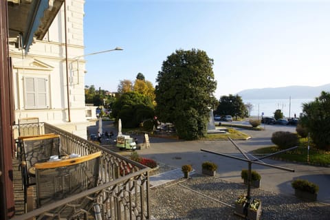 Balcony/Terrace, City view, Lake view, Mountain view