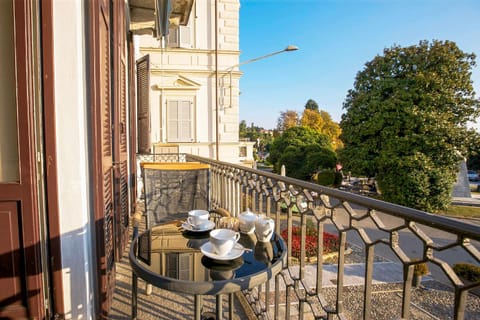 Facade/entrance, Balcony/Terrace, City view