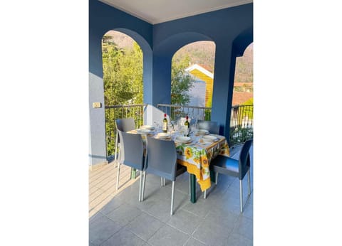 Balcony/Terrace, Mountain view