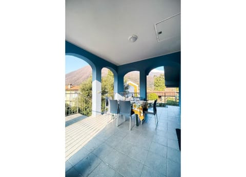 Balcony/Terrace, Mountain view