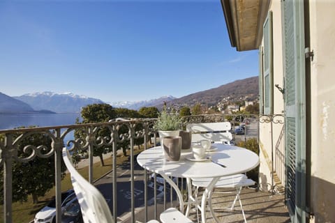 Balcony/Terrace, City view, Lake view, Mountain view