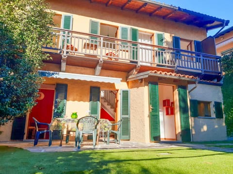 Property building, Garden, Balcony/Terrace