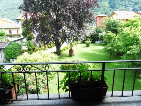 Balcony/Terrace, Garden view, Mountain view