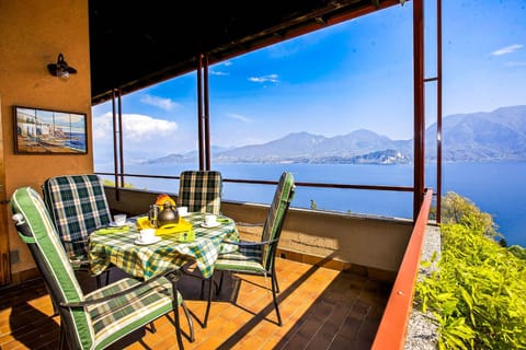 Balcony/Terrace, Lake view, Mountain view