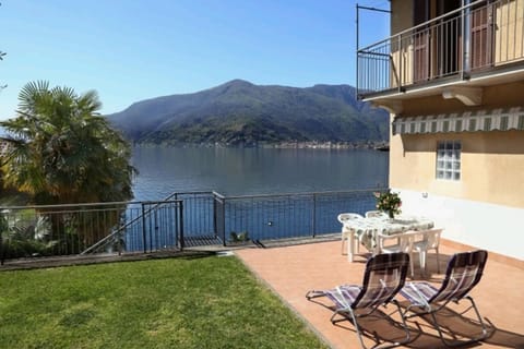 Property building, Garden, Balcony/Terrace, Garden view, Lake view, Mountain view