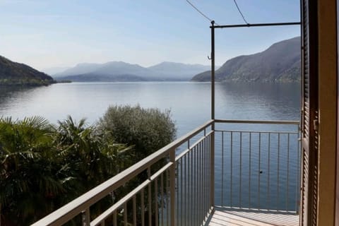 Balcony/Terrace, Garden view, Lake view, Mountain view