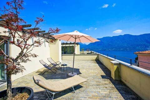 Balcony/Terrace, Lake view, Mountain view
