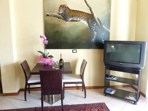 TV and multimedia, Living room, Dining area