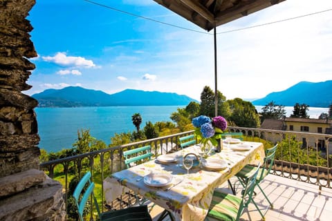Balcony/Terrace, Lake view, Mountain view