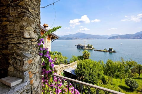 Balcony/Terrace, Lake view, Mountain view