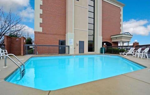 Clarion Pointe Greensboro Airport Hotel in High Point