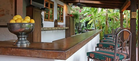 Garden, Seating area, Dining area, Food, Garden view