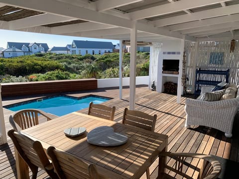 Patio, Patio, Swimming pool