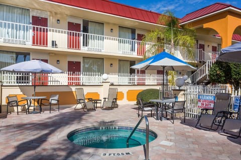 Days Inn & Suites by Wyndham Port Richey Hôtel in Bayonet Point