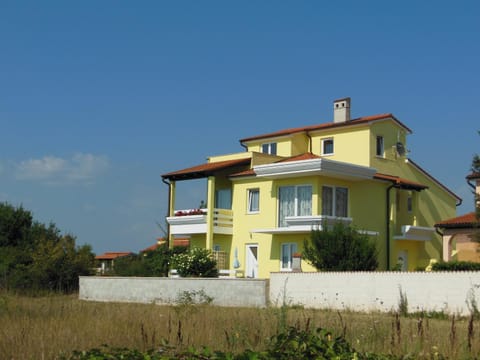 Villa Kamelija Condominio in Fažana