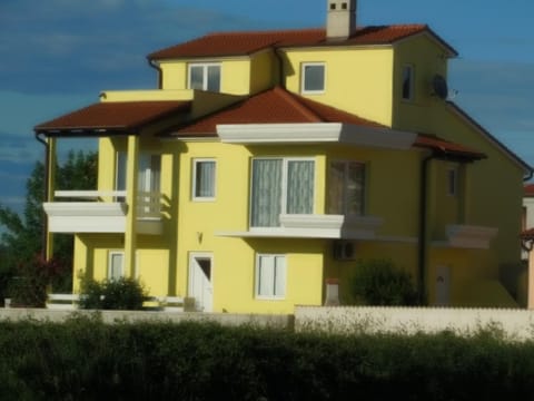 Villa Kamelija Condominio in Fažana