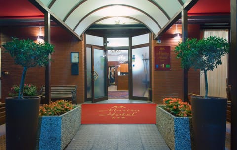 Facade/entrance
