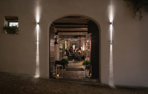 Facade/entrance