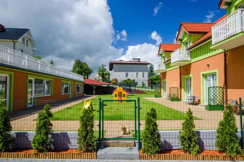 Property building, Day, Summer, Garden