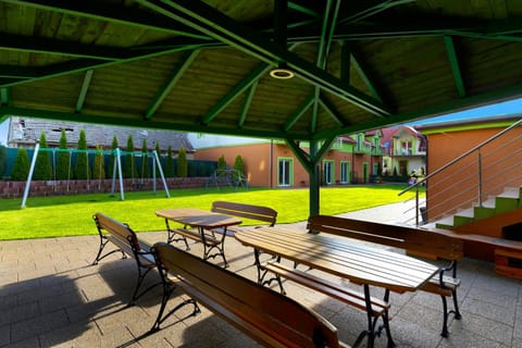 Property building, Day, BBQ facilities, Garden, Garden view, furniture