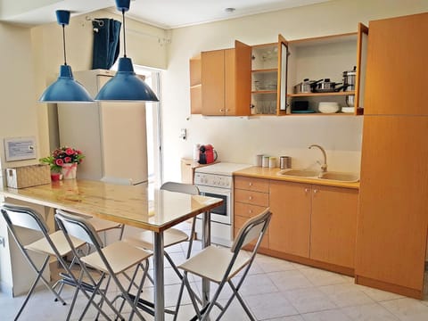 Kitchen or kitchenette, Dining area, On site