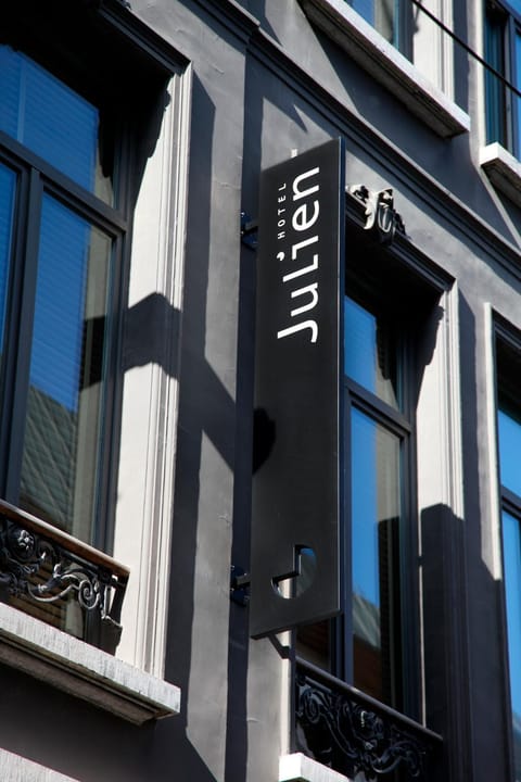 Facade/entrance, Logo/Certificate/Sign