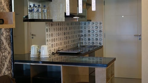 Coffee/tea facilities, Kitchen or kitchenette, Dining area