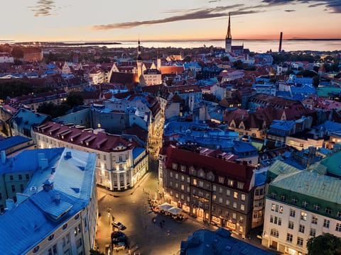 Property building, Neighbourhood, Bird's eye view, City view, Sea view, Street view, Location, Sunset