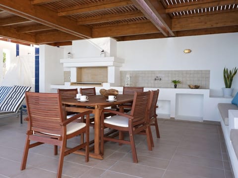 BBQ facilities, BBQ facilities, Balcony/Terrace, Balcony/Terrace, Seating area, Dining area, Pool view, Sea view, Swimming pool