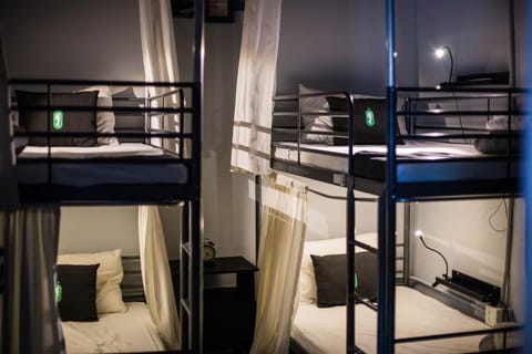 Bedroom, bunk bed