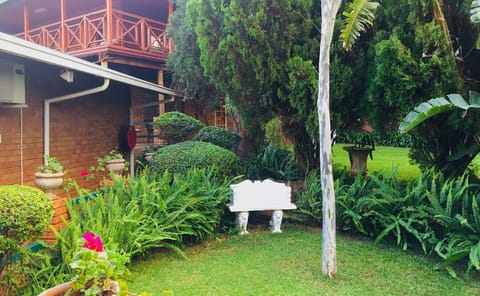 Amper Bo Guest House Bed and Breakfast in Pretoria