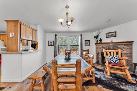 Seating area, Dining area