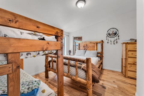 Bed, Photo of the whole room, Bedroom, bunk bed