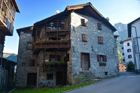 Property building, Facade/entrance