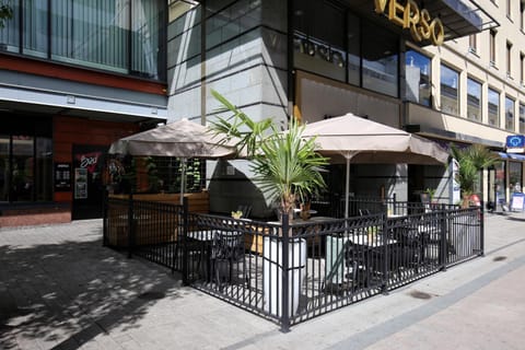 Patio, Restaurant/places to eat, Facade/entrance, Balcony/Terrace