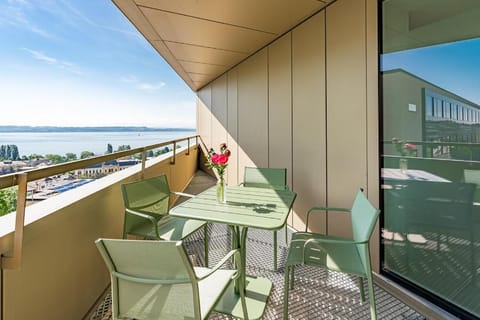 Balcony/Terrace, Lake view, Mountain view