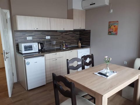CAPUCCINO GUEST APARTMENTS - FREE PARKING and Wi-Fi Condominio in Nessebar
