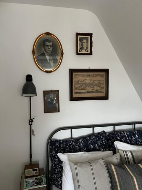 Photo of the whole room, Decorative detail, Bedroom