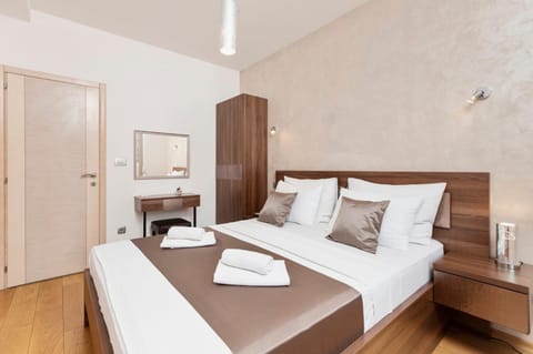 De Lux Apartments Sirena Condo in Dobrota