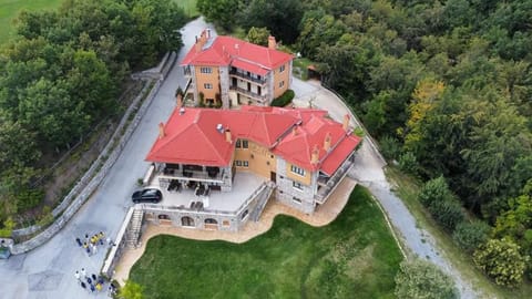 Property building, Day, Neighbourhood, Natural landscape, Bird's eye view, Landmark view