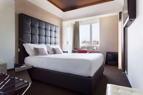 Natural landscape, Photo of the whole room, On site