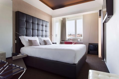 Natural landscape, Photo of the whole room, On site