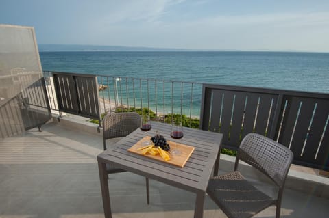 Seaside Luxury Suites Condo in Podstrana