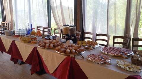 Restaurant/places to eat, Food and drinks, Buffet breakfast, Italian breakfast