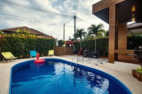 Property building, Patio, Garden, Seating area, Pool view, Swimming pool, Parking, sunbed