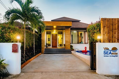 Property building, Facade/entrance, Property logo or sign, Swimming pool, Parking